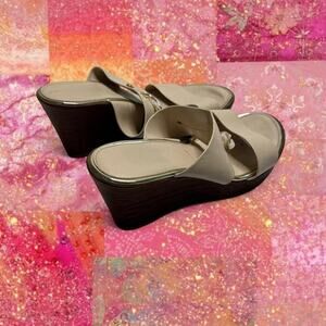 Cream leather platform wedges sandals gold chain Made In Italy  Size 5 1/2